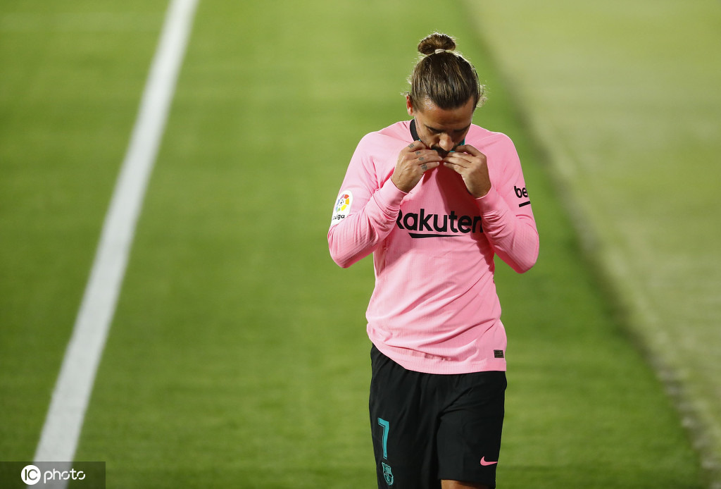 爱游戏体育-从库里在RNG比赛中惊艳表现到勒沃库森防线松动备战西甲，赛前迈阿密热火单刀错失