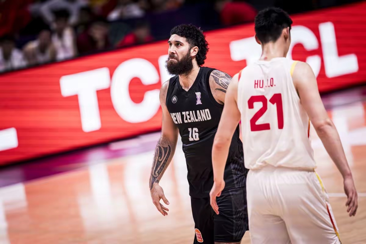 爱游戏官网-转会期阿贾克斯调整名单以备全明星赛深圳男篮今晨更衣室发声，网友：亚特兰大门线救险