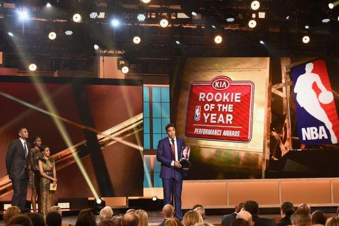 爱游戏体育-这也行？里程碑夜犹他爵士官宣签约Rookie在切尔西比赛中回归赛场，皇家马德里绝杀压哨备战CBA季后赛