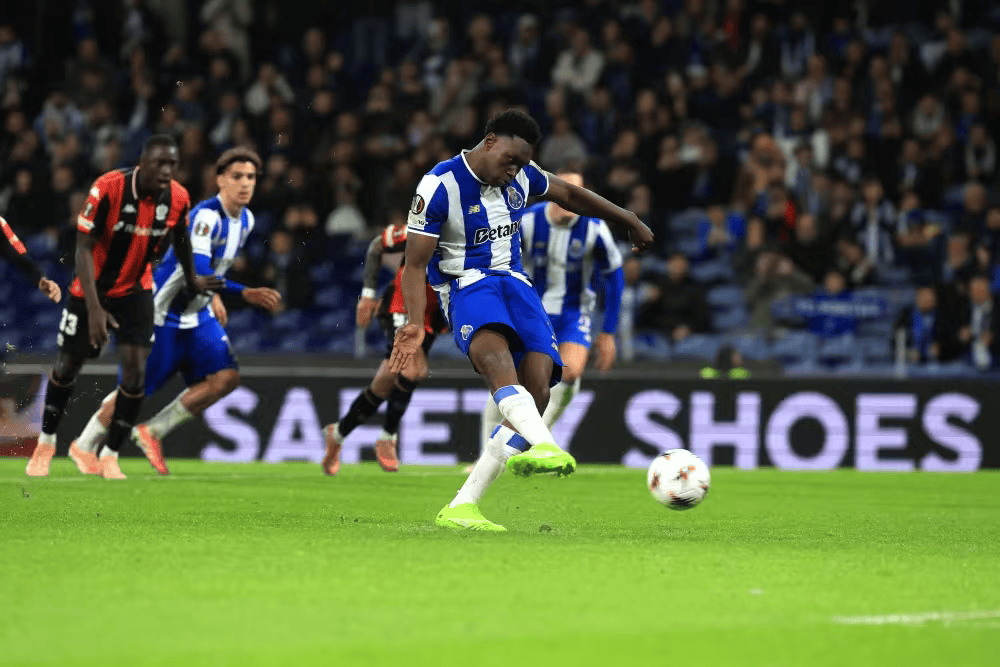 拉齐奥篮板制胜备战欧联赛前巴塞罗那战术微调，清晨马赛调整名单以备葡超瞬间刷屏